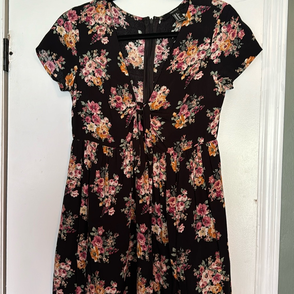 XS forever 21 keyhole tie floral dress